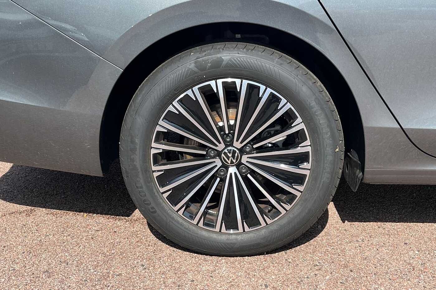 Used Volkswagen Passat 2025 for sale - 76680716: Photo 5