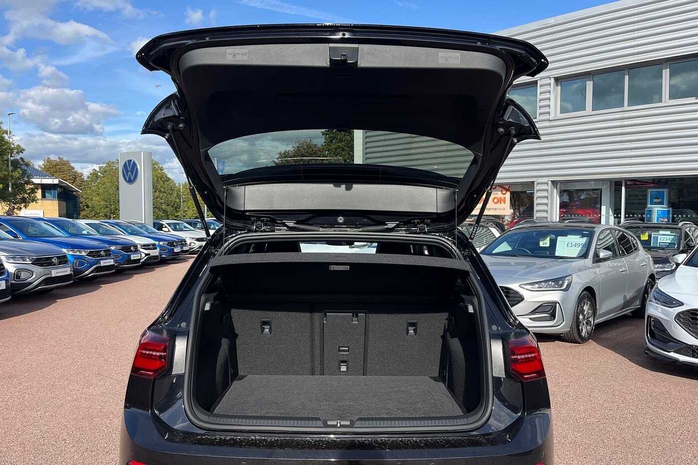 Used Volkswagen Golf 2024 for sale - 76677117: Photo 10