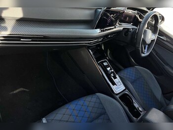 Used Volkswagen Golf 2024 for sale - 76677117: Photo