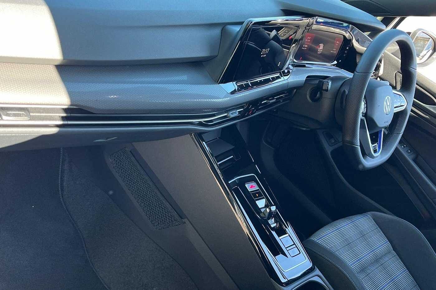 Used Volkswagen Golf 2024 for sale - 76677008: Photo 2