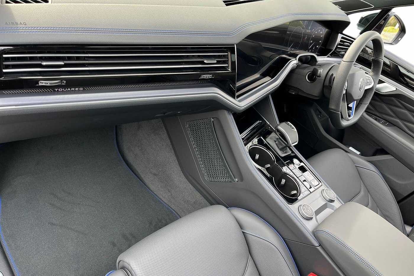 Used Volkswagen Touareg 2025 for sale - 76680006: Photo 2