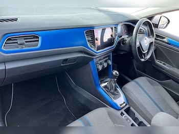 Used Volkswagen T-Roc 2018 for sale - 76673527: Photo