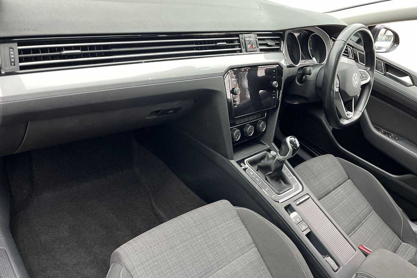 Used Volkswagen Passat 2021 for sale - 76673901: Photo 2