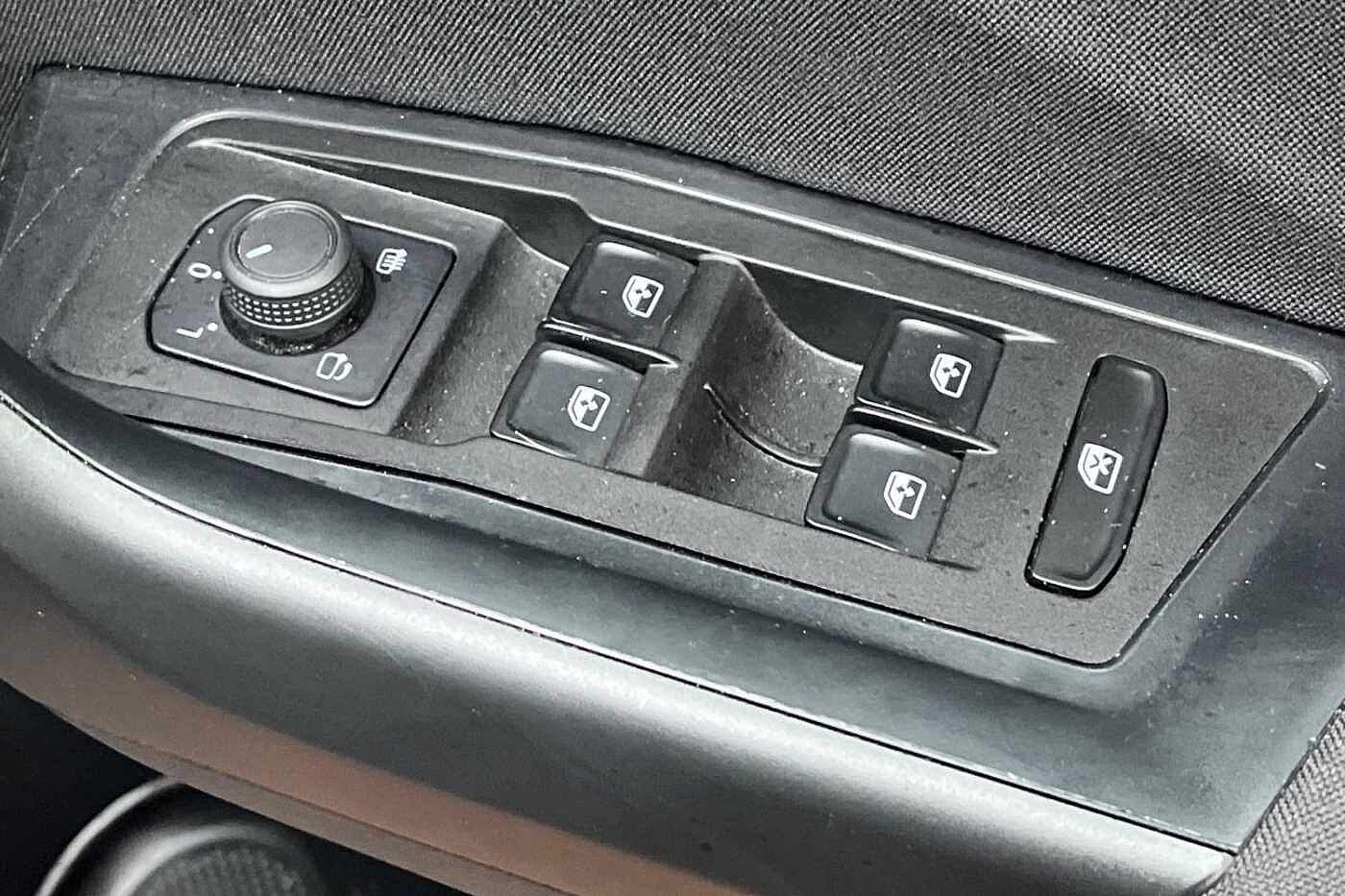 Used Volkswagen T-Roc 2023 for sale - 76676183: Photo 21