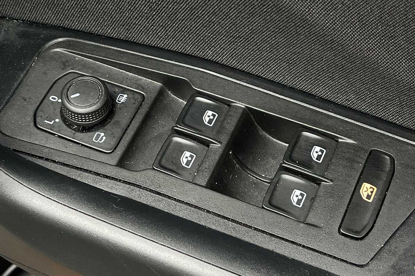 Used Volkswagen T-Roc 2023 for sale - 76675828: Photo 21