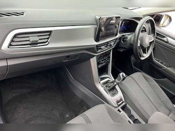 Used Volkswagen T-Roc 2023 for sale - 76675828: Photo