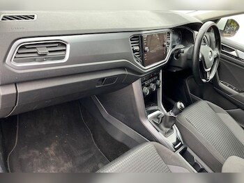 Used Volkswagen T-Roc 2022 for sale - 77280945: Photo