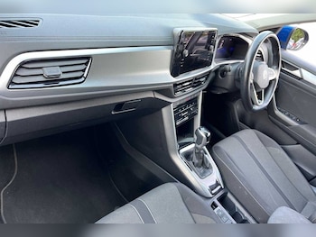 Used Volkswagen T-Roc 2023 for sale - 76676753: Photo