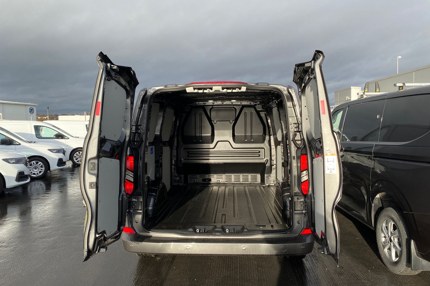 Used Ford Transit Custom 2025 for sale - 76896768: Photo 4