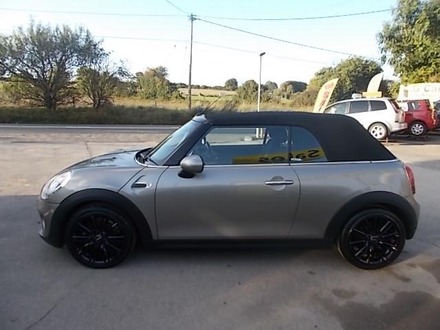 Used MINI Convertible 2016 for sale - 76393769: Photo 5