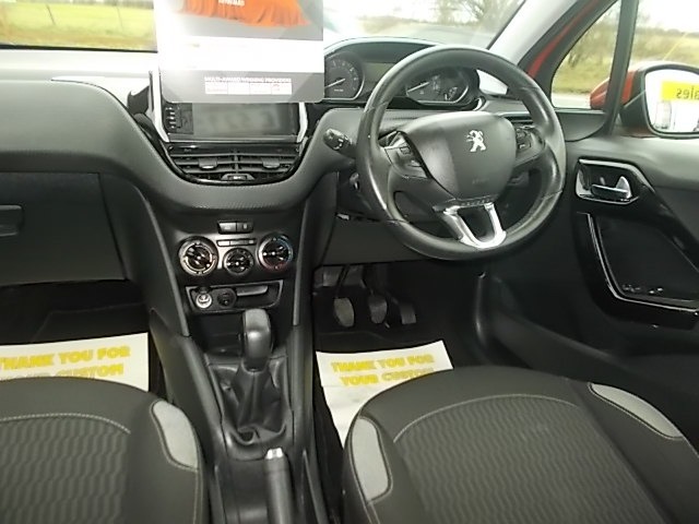 Used Peugeot 208 2015 for sale - 76397149: Photo 10