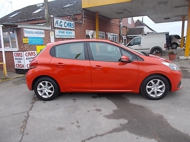 Used Peugeot 208 2015 for sale - 76397149: Photo 6