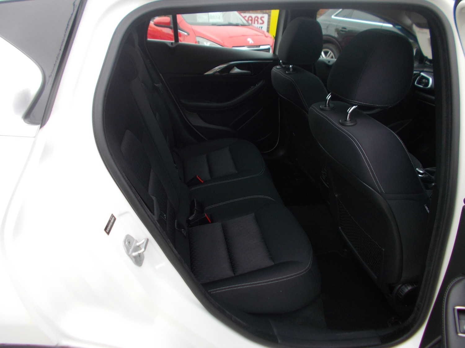 Used Infiniti Q30 2015 for sale - 77864589: Photo 6