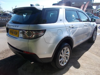 Used Land Rover Discovery Sport 2016 for sale - 78962082: Photo