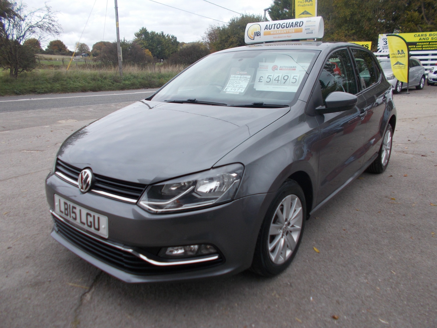 Used Volkswagen Polo 2015 for sale - 76316989: Photo 1