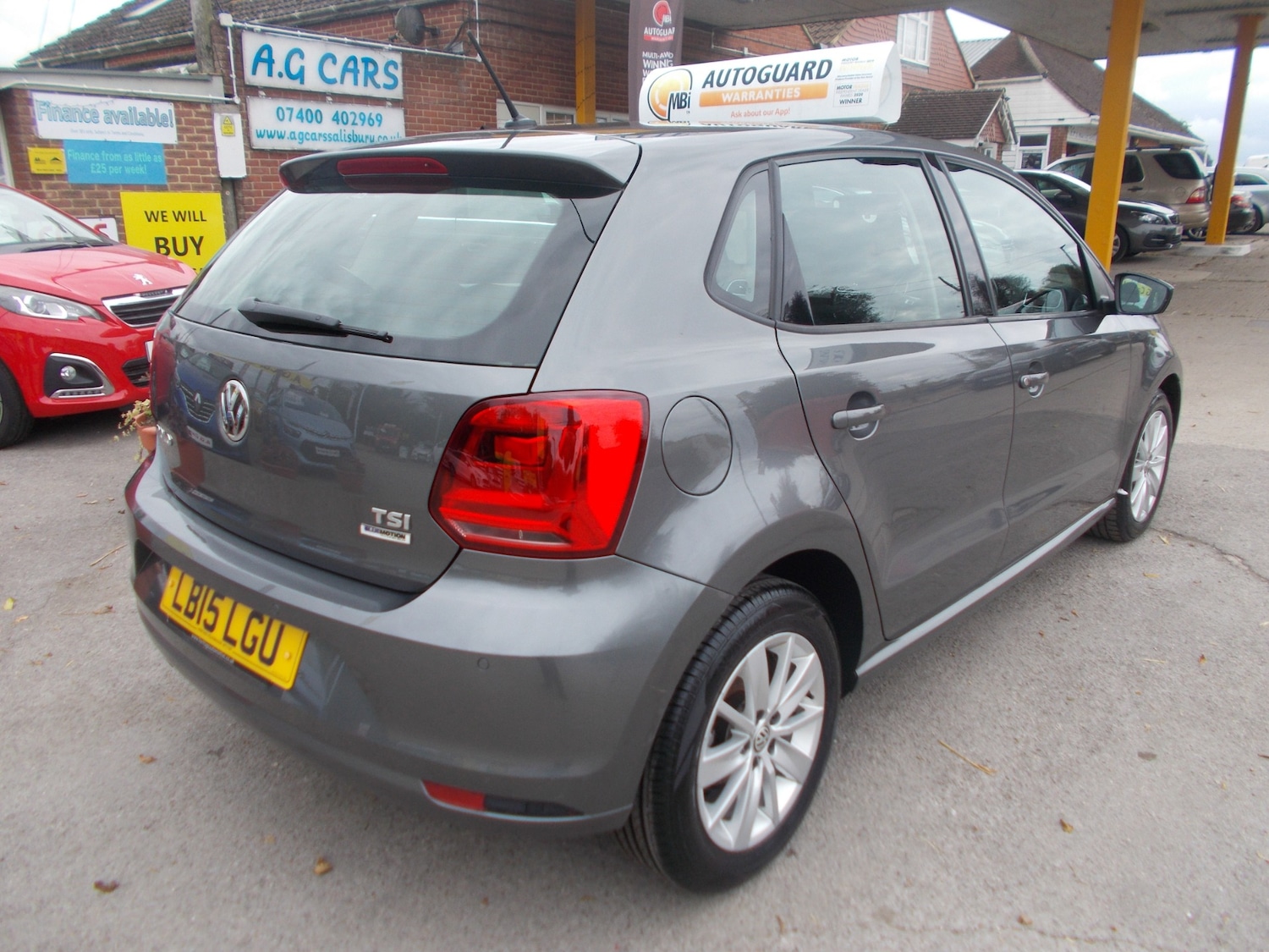 Used Volkswagen Polo 2015 for sale - 76316989: Photo 3