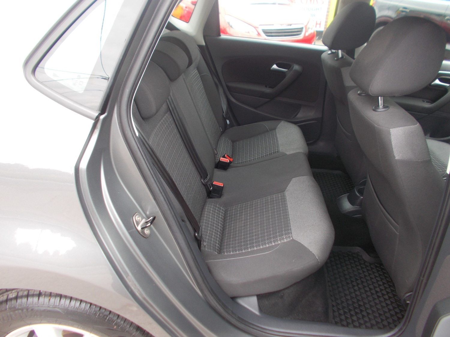 Used Volkswagen Polo 2015 for sale - 76316989: Photo 8