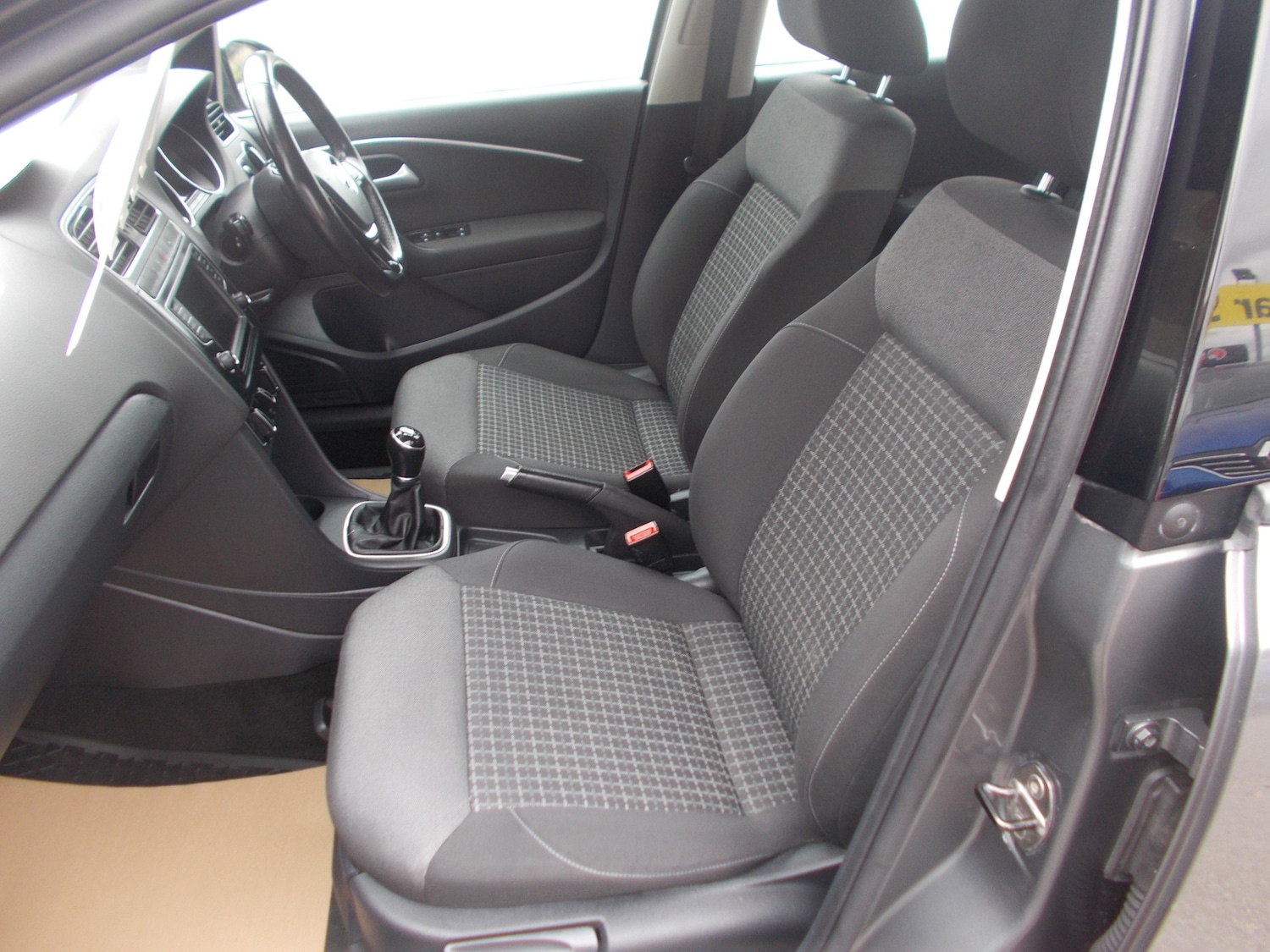 Used Volkswagen Polo 2015 for sale - 76316989: Photo 9