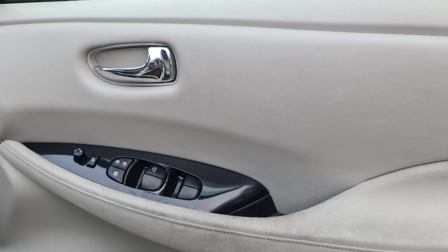 Used Nissan Leaf 2011 for sale - 76753213: Photo 34