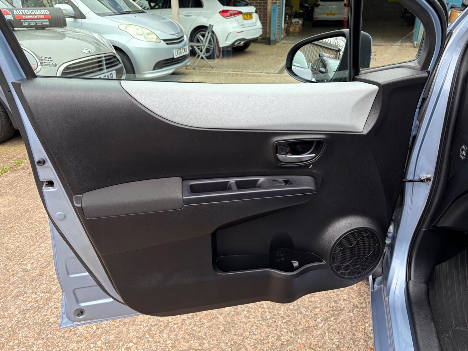 Used Toyota Yaris 2014 for sale - 77853961: Photo 30