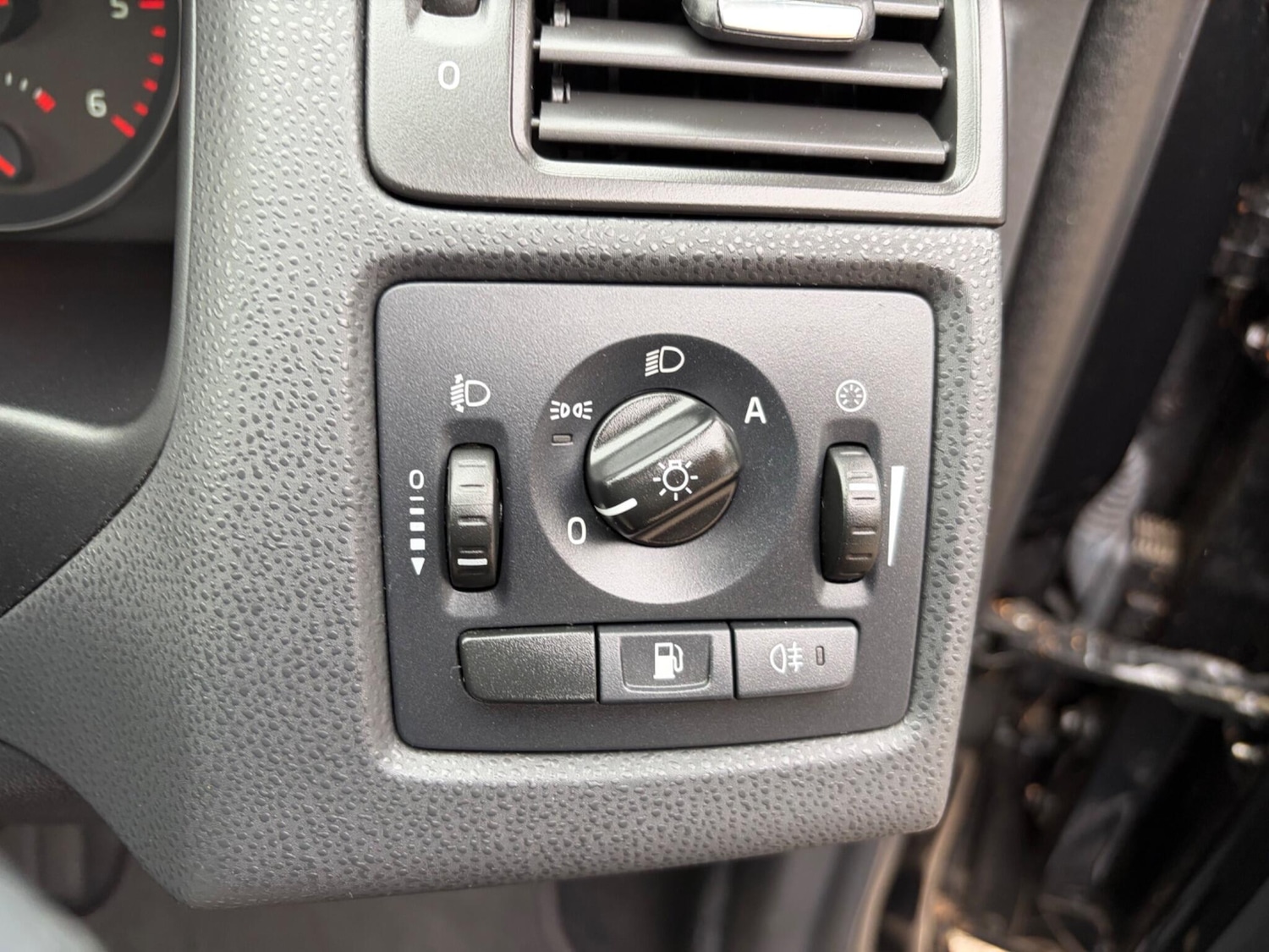 Used Volvo V50 2012 for sale - 78019300: Photo 28