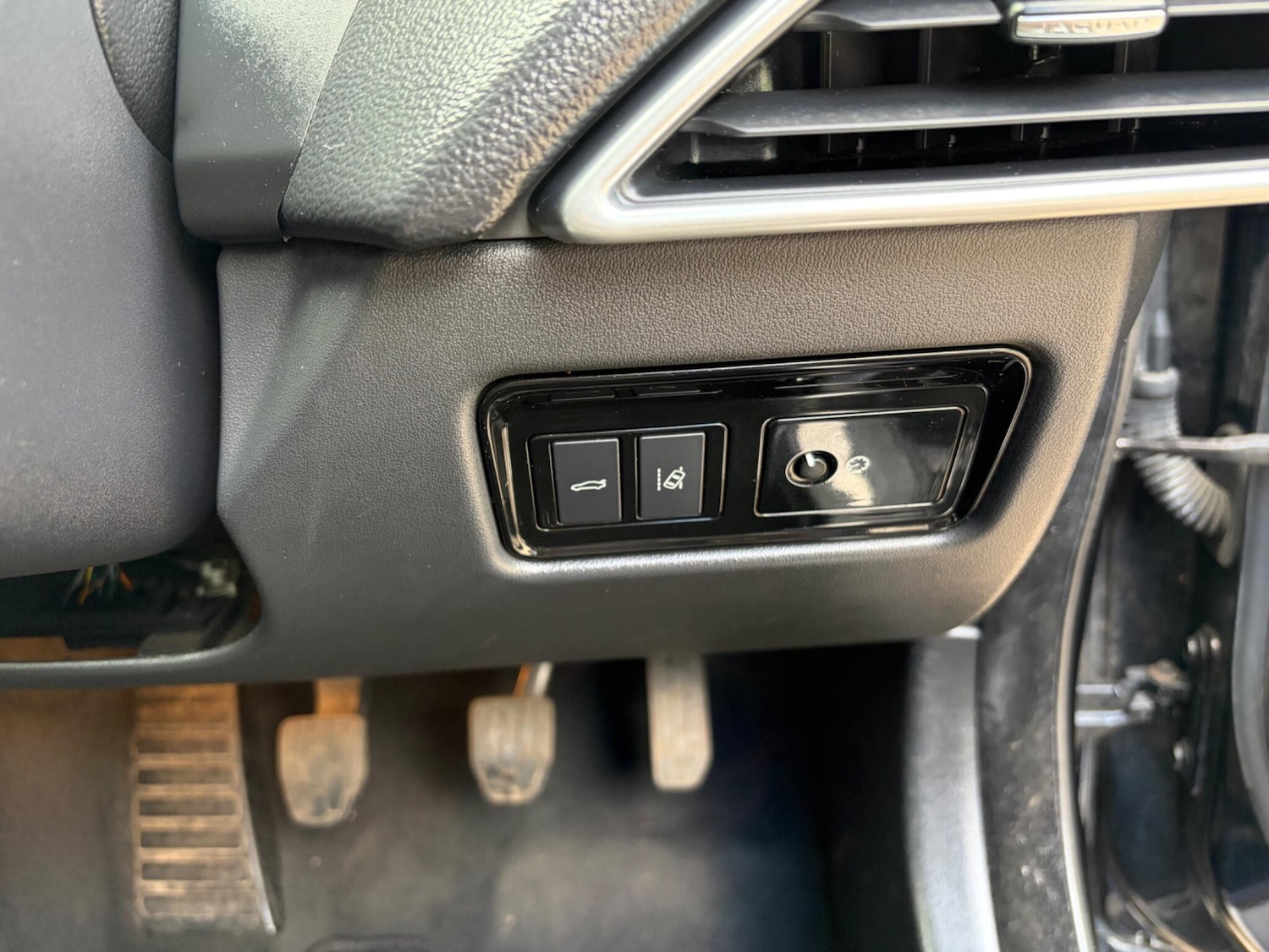 Used Jaguar XE 2016 for sale - 78071812: Photo 29