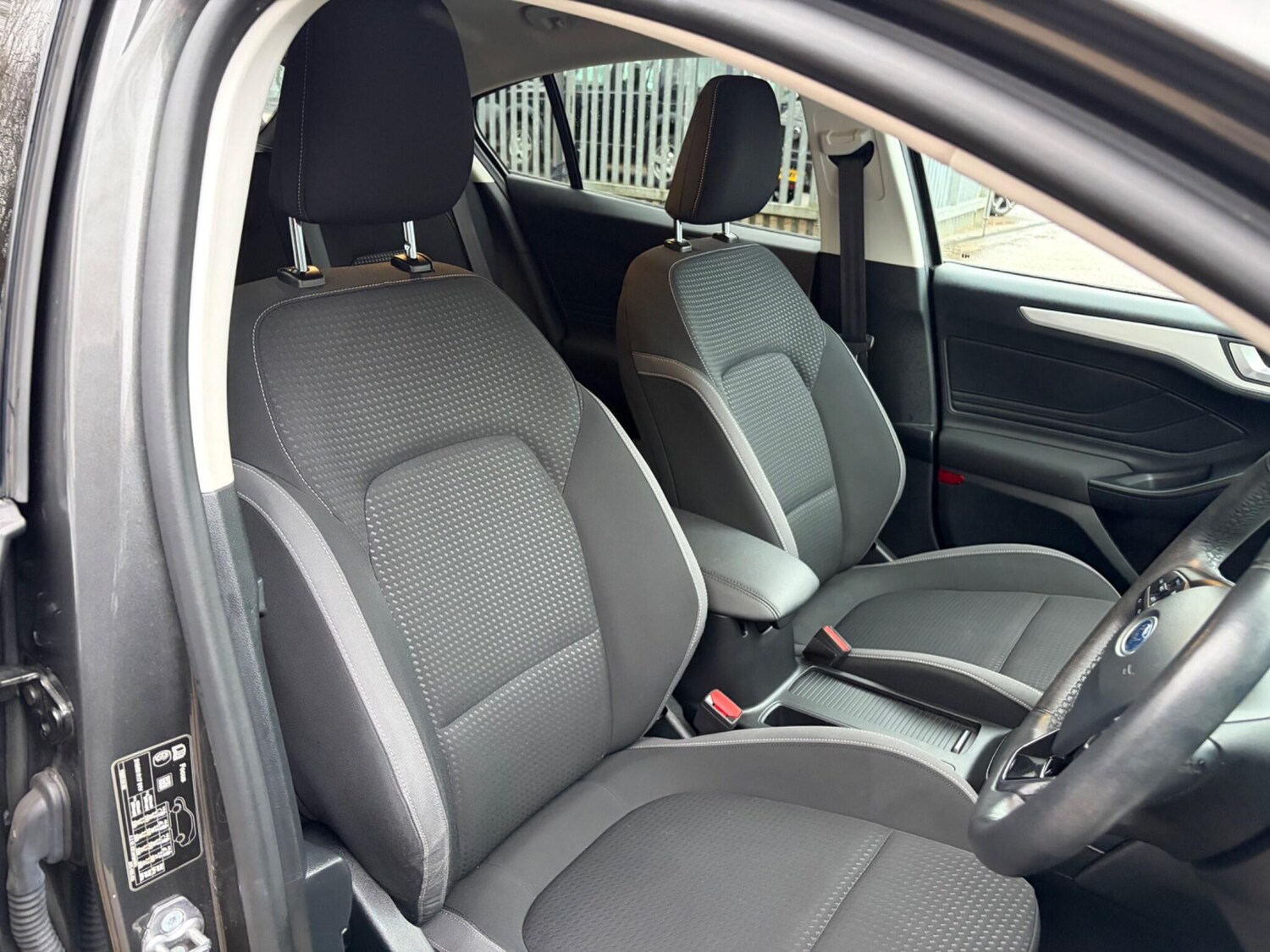 Used Ford Focus for sale - 77484375: Photo 35