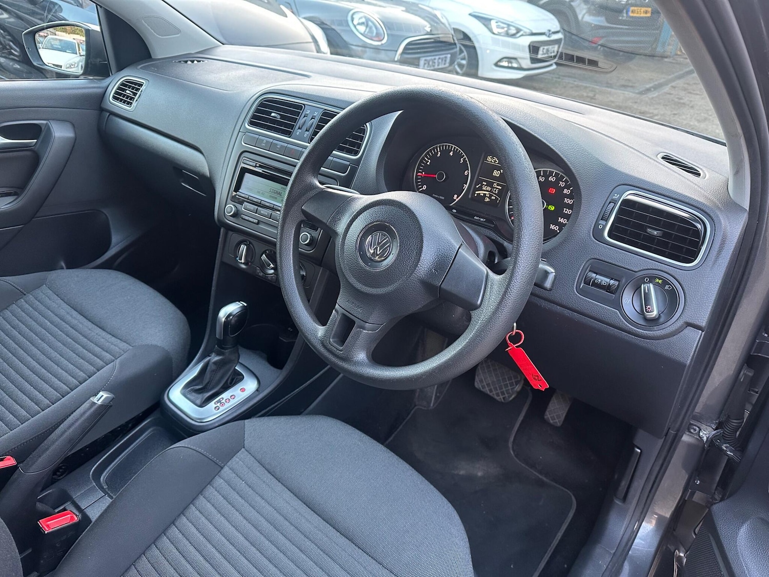 Used Volkswagen Polo 2011 for sale - 76632675: Photo 12