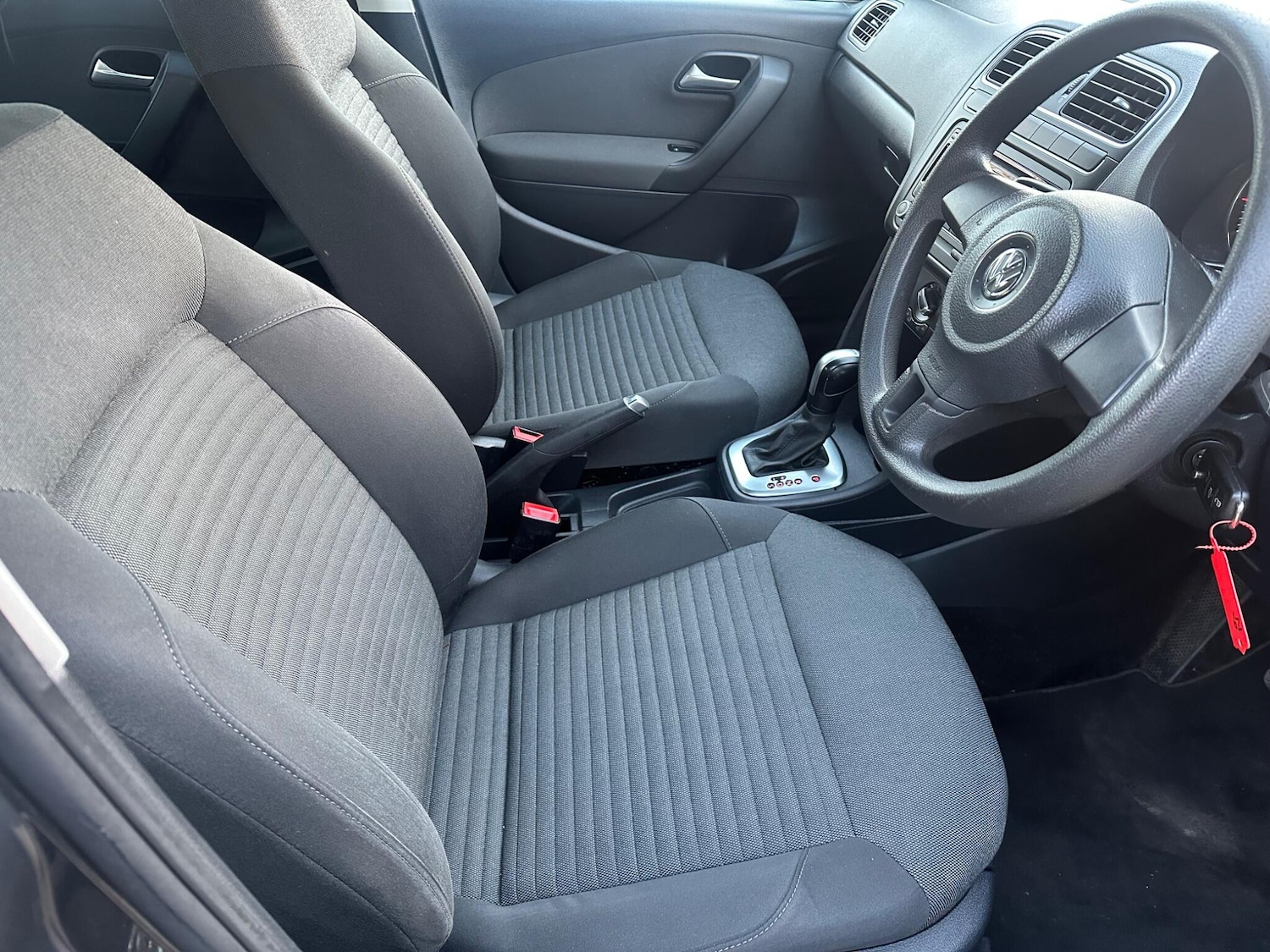 Used Volkswagen Polo 2011 for sale - 76632675: Photo 15