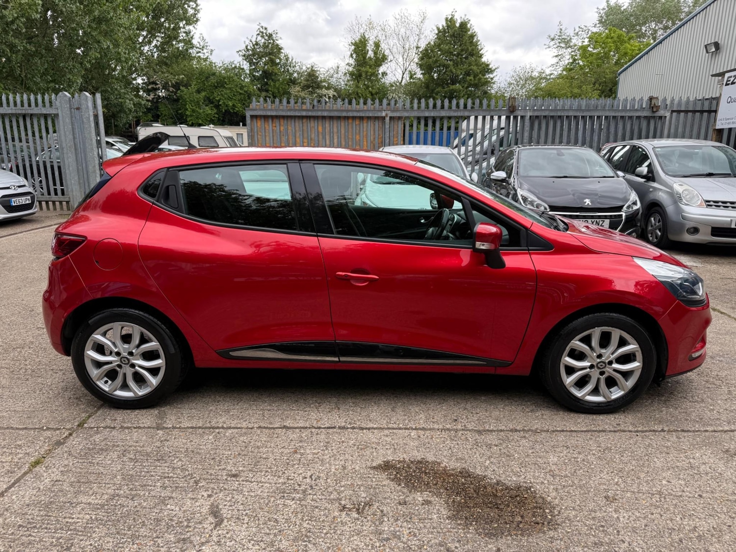 Used Renault Clio 2017 for sale - 76988835: Photo 11