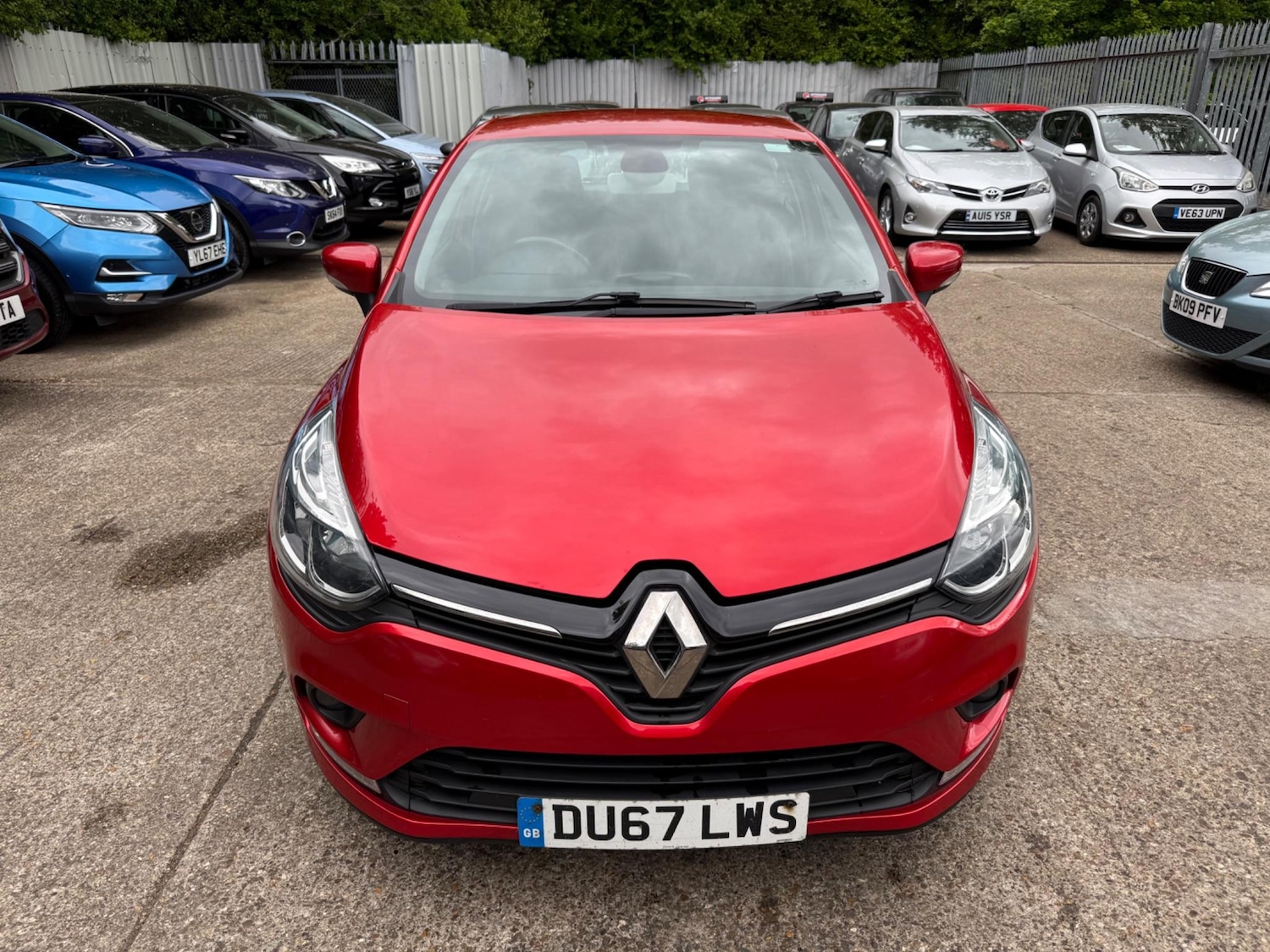 Used Renault Clio 2017 for sale - 76988835: Photo 2