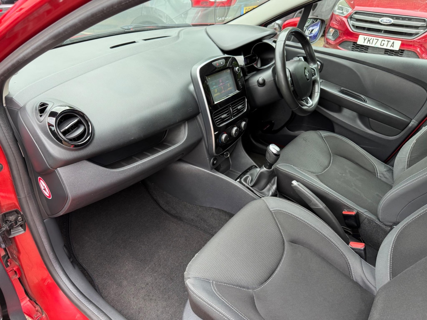 Used Renault Clio 2017 for sale - 76988835: Photo 24