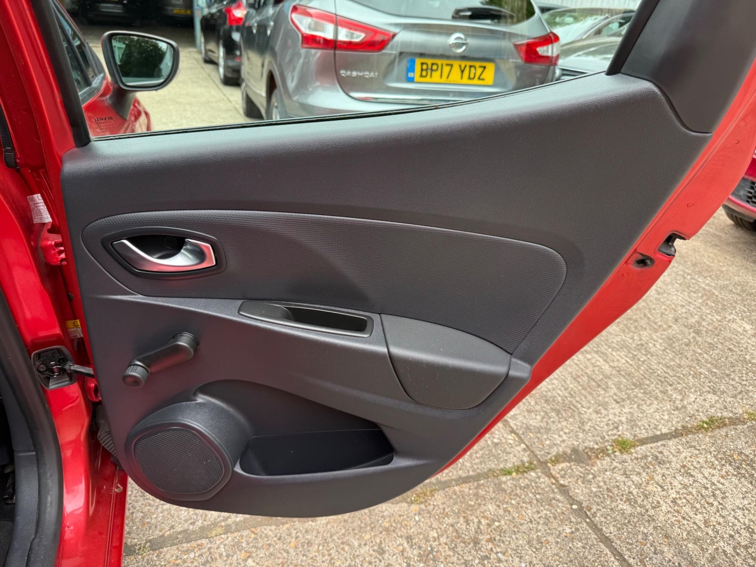 Used Renault Clio 2017 for sale - 76988835: Photo 31