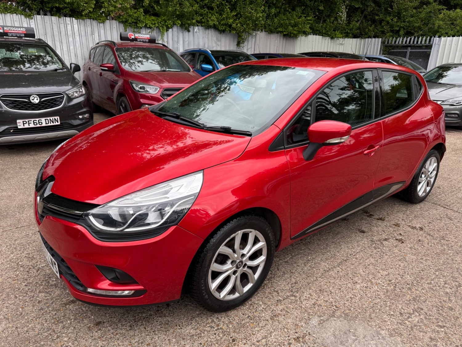 Used Renault Clio 2017 for sale - 76988835: Photo 4