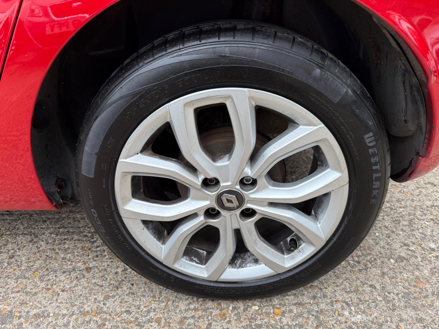 Used Renault Clio 2017 for sale - 76988835: Photo 40