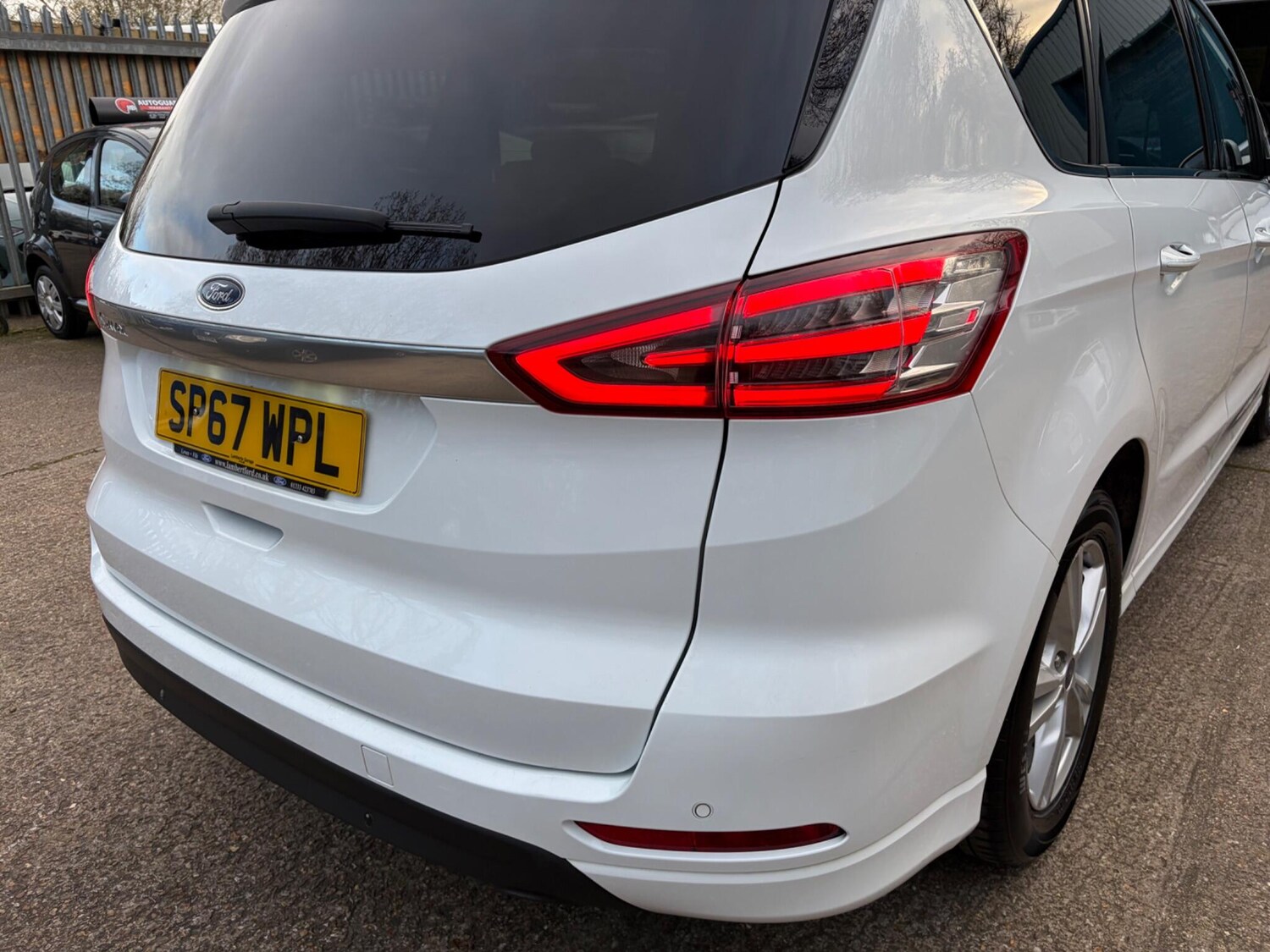 Used Ford S-Max 2017 for sale - 77839843: Photo 19