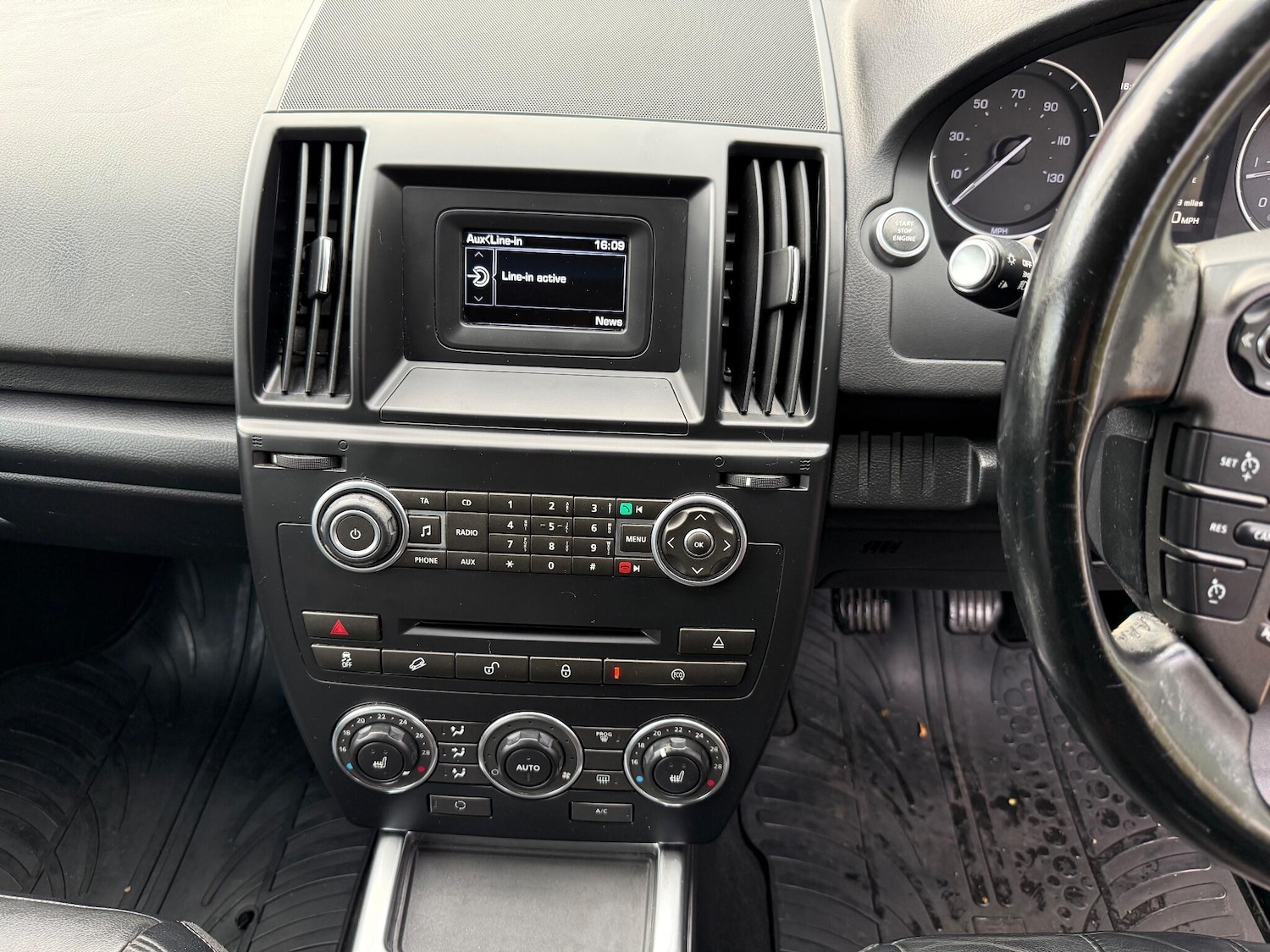 Used Land Rover Freelander 2 2013 for sale - 76349276: Photo 38