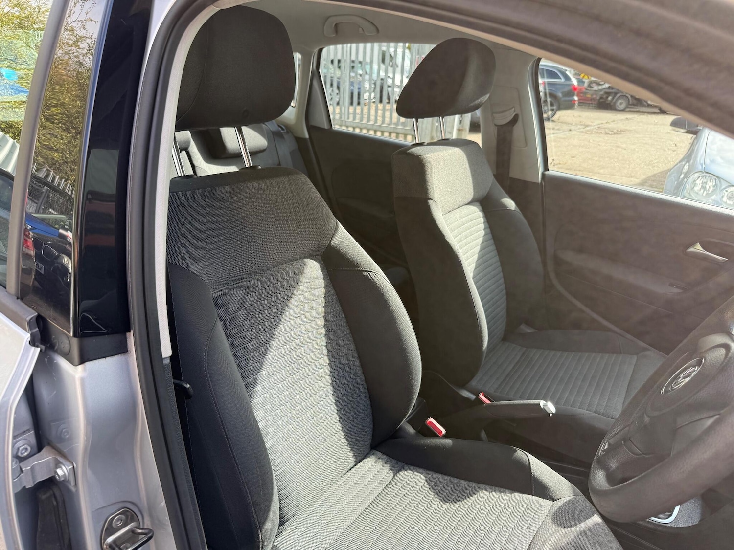 Used Volkswagen Polo 2011 for sale - 76377633: Photo 17