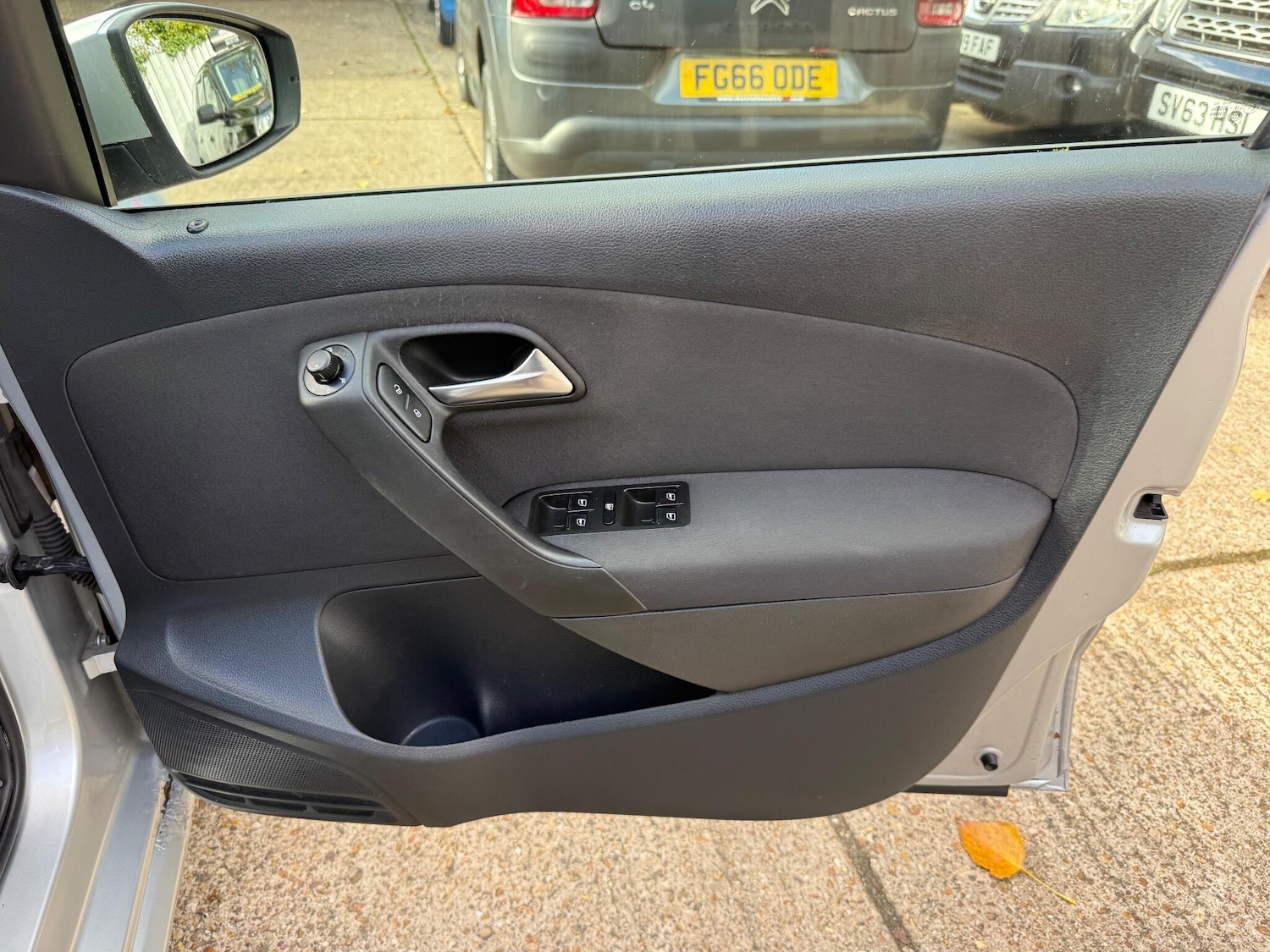 Used Volkswagen Polo 2011 for sale - 76377633: Photo 27