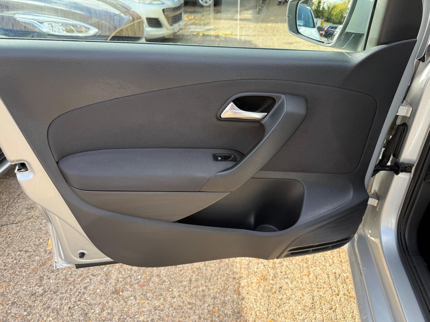 Used Volkswagen Polo 2011 for sale - 76377633: Photo 28