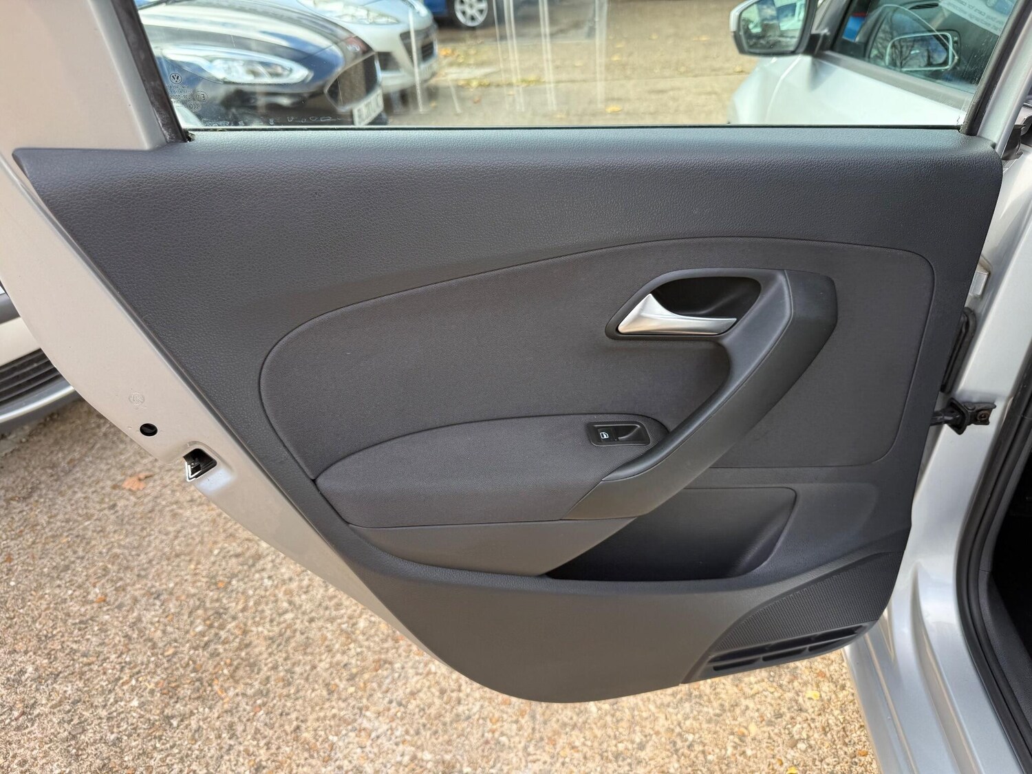 Used Volkswagen Polo 2011 for sale - 76377633: Photo 29