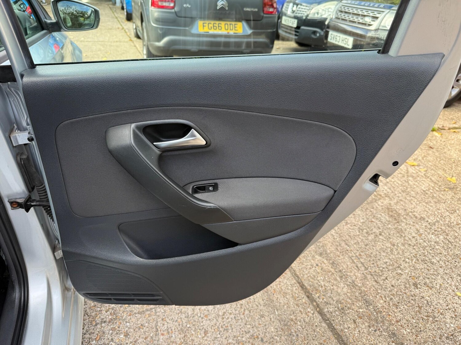 Used Volkswagen Polo 2011 for sale - 76377633: Photo 30