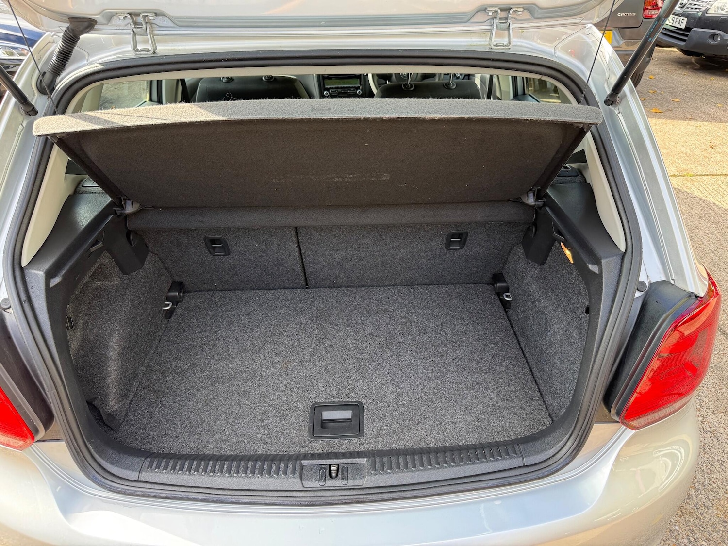 Used Volkswagen Polo 2011 for sale - 76377633: Photo 41