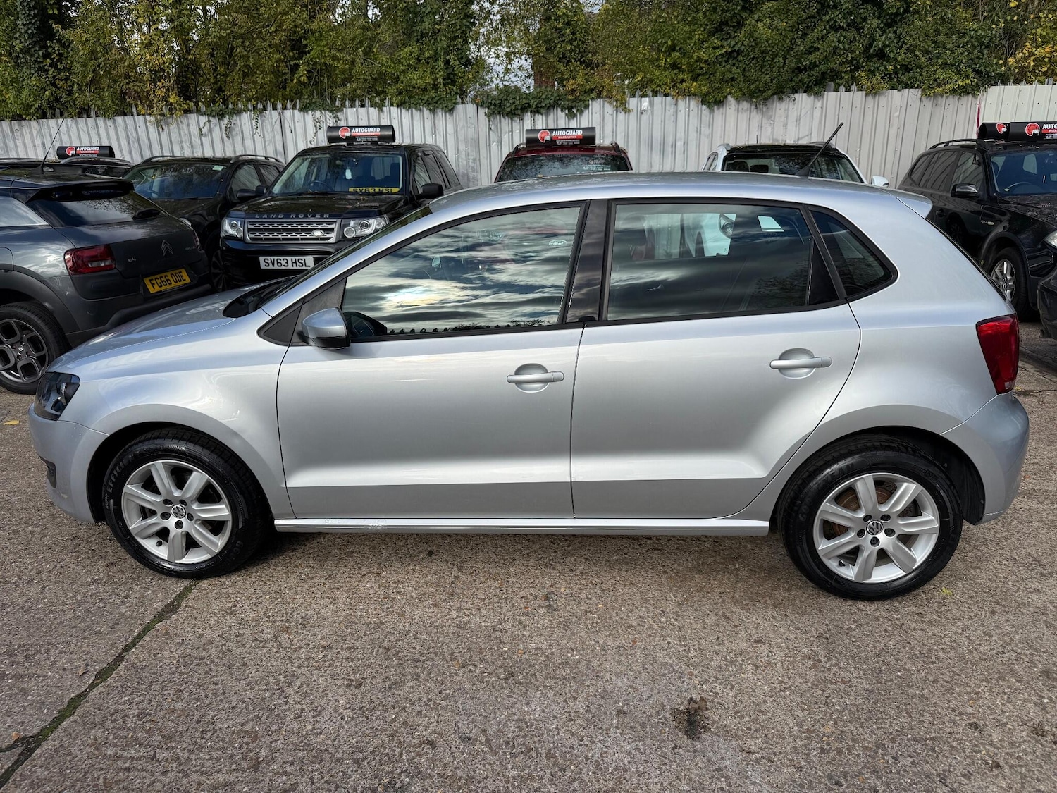 Used Volkswagen Polo 2011 for sale - 76377633: Photo 8