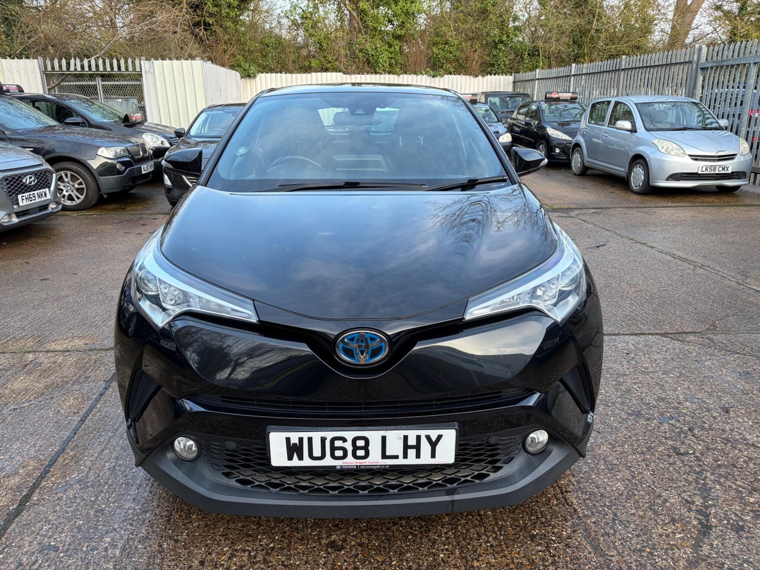 Used Toyota C-HR 2018 for sale - 77396162: Photo 2