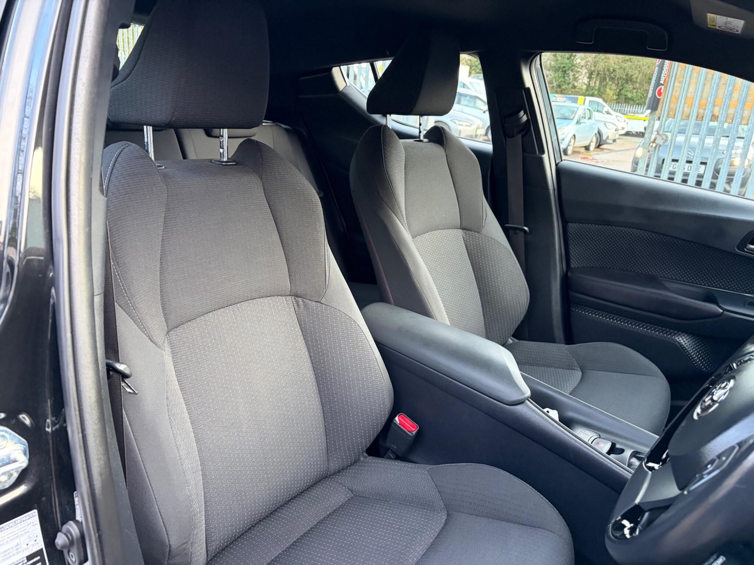 Used Toyota C-HR 2018 for sale - 77396162: Photo 38