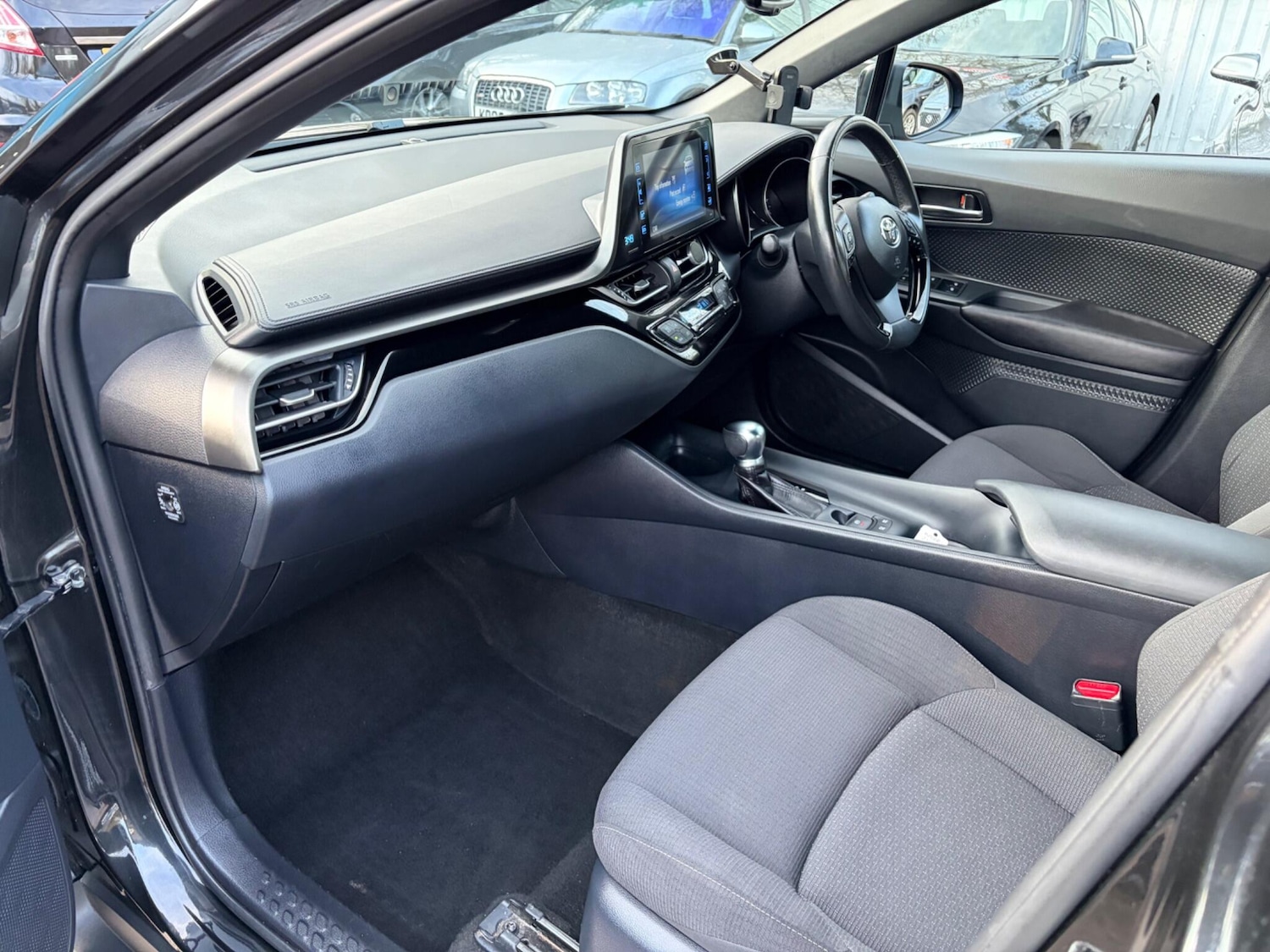 Used Toyota C-HR 2018 for sale - 77396162: Photo 41