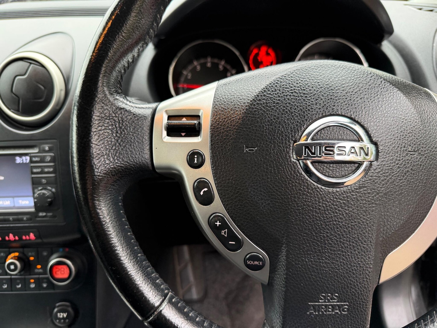 Used Nissan Qashqai for sale - 76992350: Photo 50