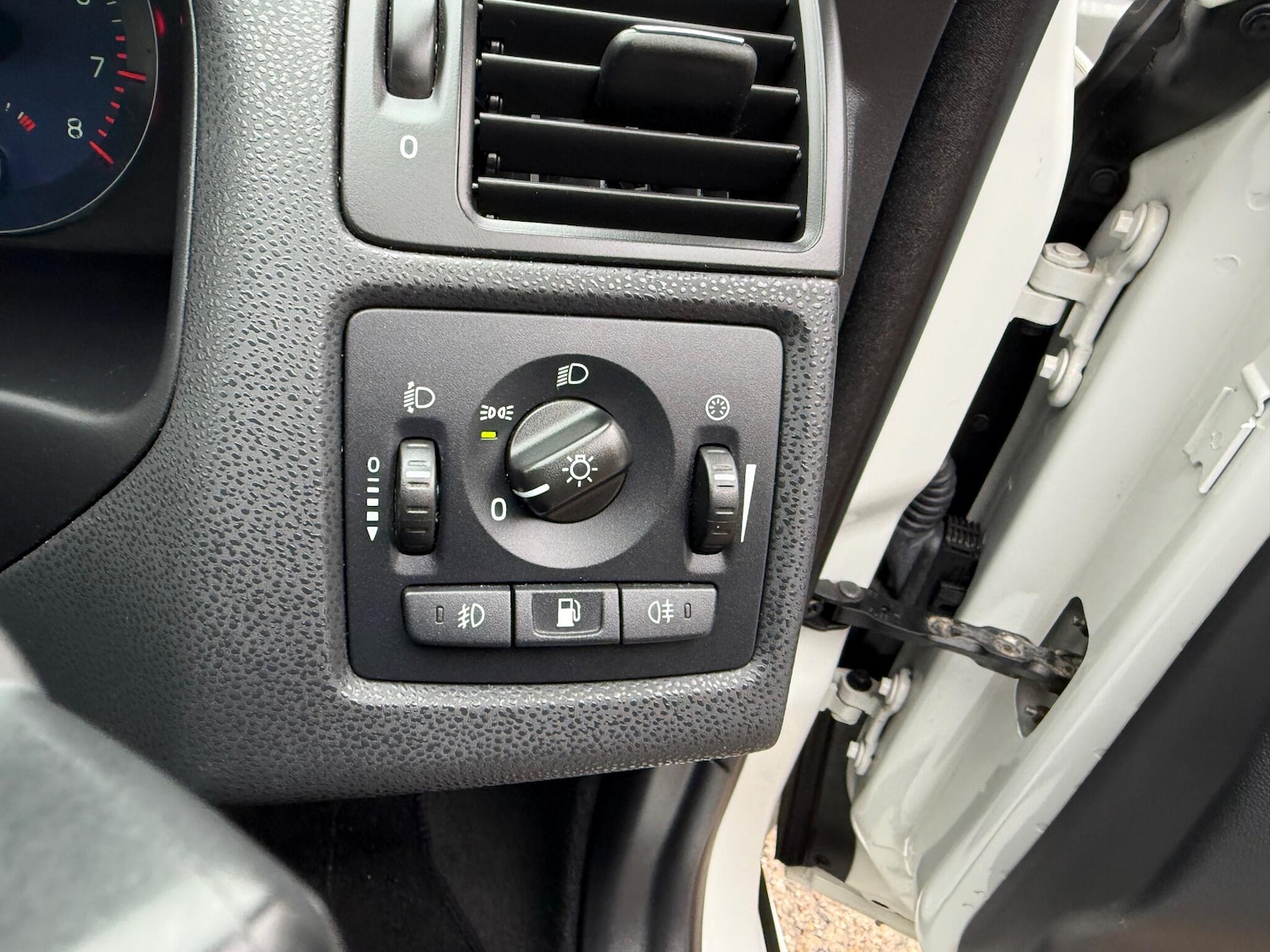 Used Volvo C30 2012 for sale - 76425580: Photo 32