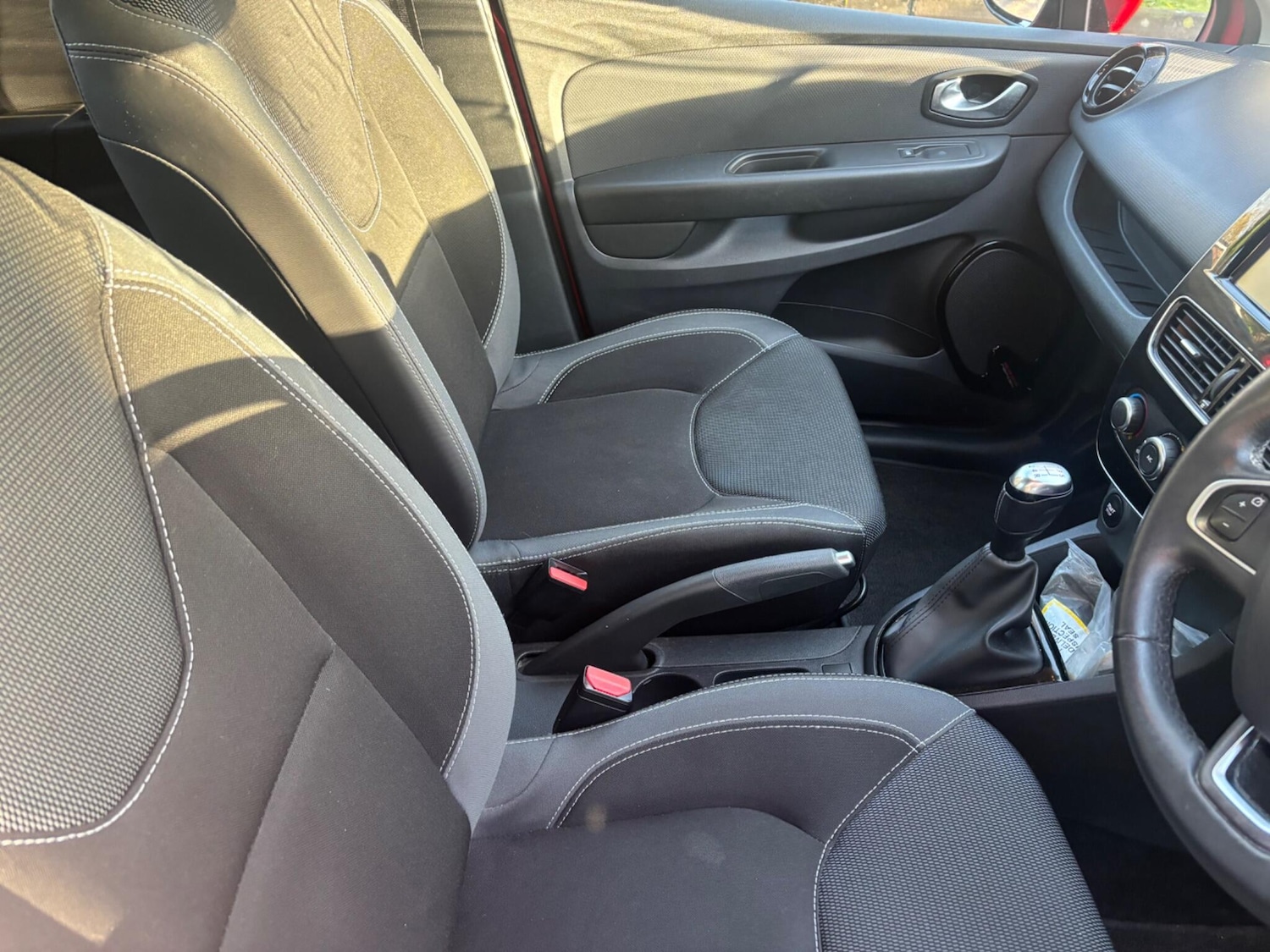 Used Renault Clio 2016 for sale - 76765693: Photo 11